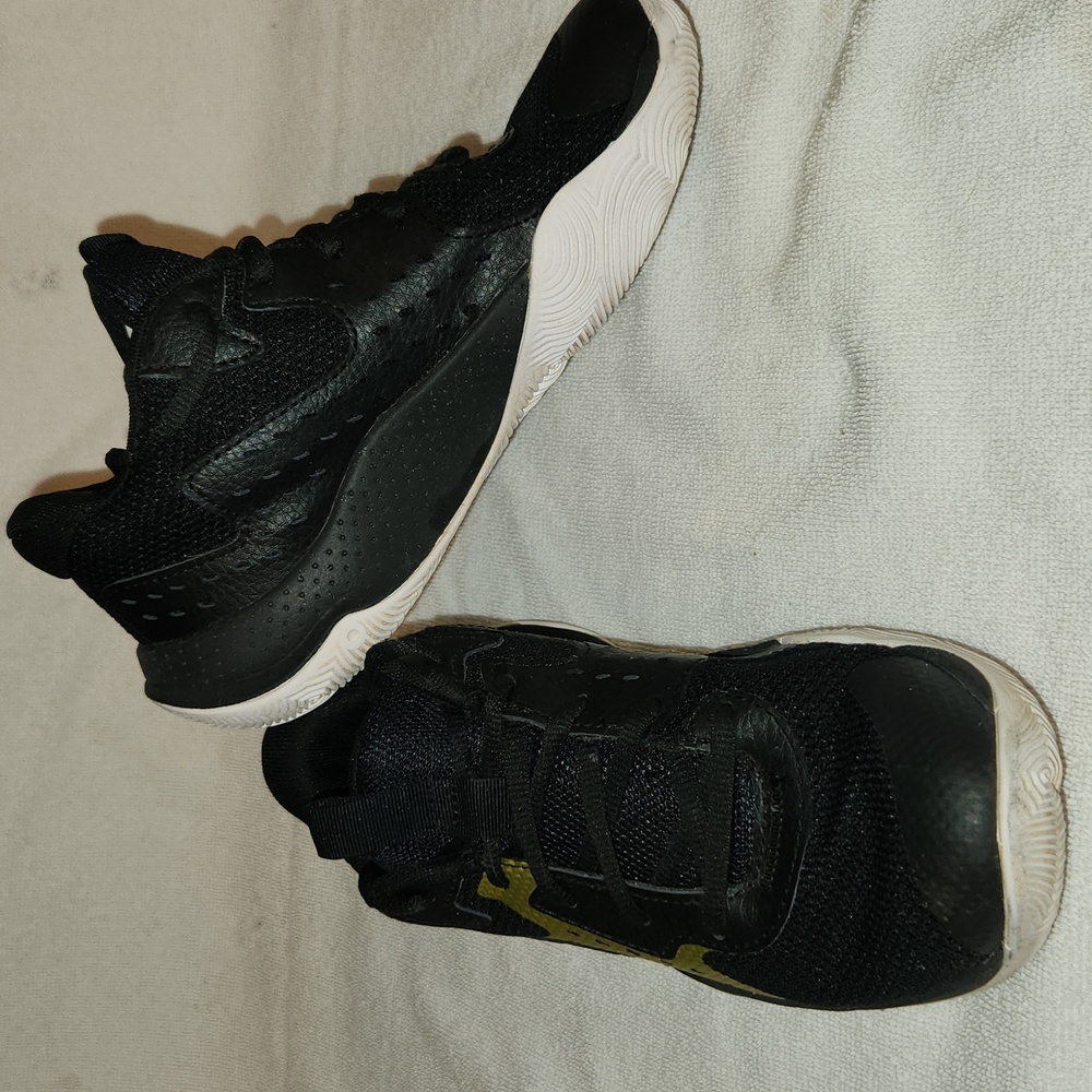 Under Armour boys mid tops, size 2.5
